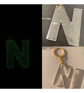 N Harfi Fosforlu Neon Yeşil Renk Parlak Simli Gold Aksesuarlı Anahtarlık El Yapımı Epoksi Hediyelik