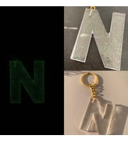 N Harfi Fosforlu Neon Yeşil Renk Parlak Simli Gold Aksesuarlı Anahtarlık El Yapımı Epoksi Hediyelik