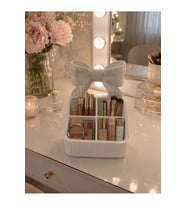 Şık ve fonksiyonel makyaj takı organizeri 14x12cm, düzen ve tasarım sağlar