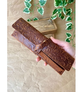 ALESTA LEATHER İsme Özel El Yapımı Hakiki Deri Kalemlik (Çiçek Motifli)