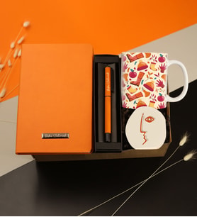 Kişiye Özel Termo Deri Turuncu Defter & Kişiye Özel Turuncu Tükenmez Kalem & Baskılı Kupa & El Yapımı Soyut Yüz Hediye Seti