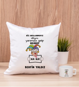 Kişiye Özel Biz Akıllanmayız Tasarım Esprili  Kare Yastık ve Fincan