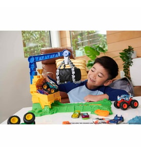Hot Wheels Monster Trucks Arenada Rhinomite Mücadelesi Oyun Seti HTP18