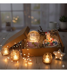 Mumelia Candles Renkli Patiler Mum ve Kedi Kar Küresi Temalı El Yapımı %100 Doğal Soya Çilek Kokulu Hediyelik Dekoratif Mum