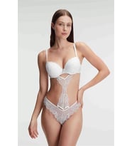 LYYN Fantezi Destekli Balenli Kaplı Dantel Detaylı Sütyen Slip İç Çamaşırı Takımı (Ekru)