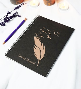Kişiye Özel Kuş Tüy Temalı Siyah Kraft Kapaklı Defter - 45 Yaprak A5 (90 SAYFA) 15x21 Cm