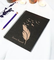 Kişiye Özel Kuş Tüy Temalı Siyah Kraft Kapaklı Defter - 45 Yaprak A5 (90 SAYFA) 15x21 Cm