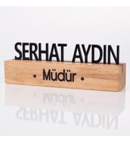 Masif Kayın Ahşap Masa İsimliği Masaüstü İsimlik Standı Siyah Akrilik Masa İsimliği (Ceviz)