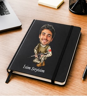 Kişiye Özel Asker Karikatürlü İsim Baskılı Defter – Fotoğraftan Hazırlanan Premium Sert Kapak Not Defteri