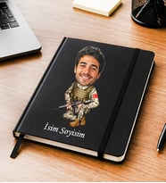 Kişiye Özel Asker Karikatürlü İsim Baskılı Defter – Fotoğraftan Hazırlanan Premium Sert Kapak Not Defteri