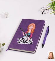 BK Gift Kişiye Özel Kadın Gitarist Karikatürlü Mor Termo Deri Defter Kalem Seti Model 1