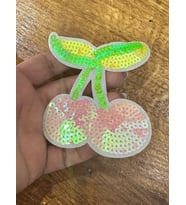 ÜTÜ İLE YAPIŞAN PAYETLİ PEMBE KİRAZ ARMA DİKİŞ APLİKE 10X8 CM