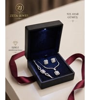 925 Ayar Gümüş Çoklu Baget Taşlı Üçlü Set (Kolye Küpe Bileklik) Işıklı Hediye Kutulu Şık Takı
