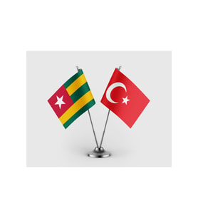 Togo Bayrağı ve Türkiye bayrağı İkili Saten Masa Bayrağı Takımı