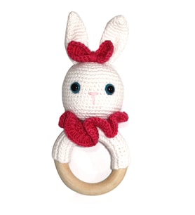 Fuşya Pelerinli Beyaz Tavşan Amigurumi Çıngırak