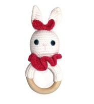 Fuşya Pelerinli Beyaz Tavşan Amigurumi Çıngırak