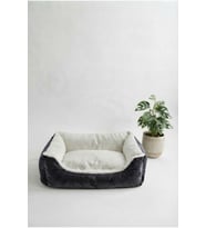 Yumuşak ve Konforlu Gri Beyaz Pofuduk Kedi ve Köpek Yatağı 60x45 cm