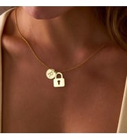 Kişiye Özel Kilit Charm Minimal Harf Kolye 925K Gümüş (Gold)