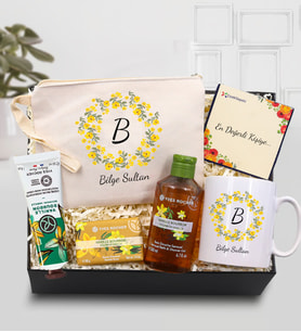 Kişiye Özel Vanilya Çiçeği Baskılı Ham Bez El Çanta & Vanilya Çiçeği Baskılı Kupa & Yves Rocher El Kremi & Yves Rocher Sabun & Yves Rocher Duş Jeli Hediye Seti