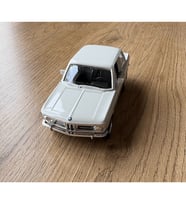 BMW 2002 Ti Nostaljik 1:32 Metal Çek bırak Diecast Kapıları Açılabilen Oyuncak Mavi Araba (Beyaz)
