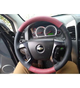 DİKİŞLİ DİREKSİYON KILIFI SİYAH / MAT KIRMIZI DERİ SİYAH DİKİŞLİ CHEVROLET CAPTİVA İÇİN