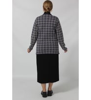 Y0665 KADIN SİYAH-KREM KARELİ DESENLİ DÜĞMELİ CEPLİ MEVSİMLİK ANNE HIRKASI (Lacivert-Beyaz)