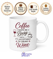 Coffee Keeps Me Busy Until Acceptable To Drink Wine Yazılı İngilizce Kupa Bardak Hediye