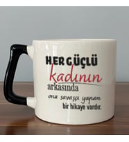 Her Güçlü Kadının Arkasında Baskılı Kadınlar Günü Siyah Kulplu D Kupa