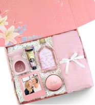 Pembe Şal & Kolonya & El ve Vücut Kremi & Buhurdanlık & Çerçeve & Mum Hediye Seti