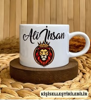 Kişiye Özel İsimli Sarı Kırmızı Aslan Temalı Taraftar Porselen Fincan Kupa 150 ml