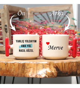 “Yanlış Yoldayım Ama Yol Nasıl Güzel” Mottolu Renkli T Kulplu Kupa Bardak