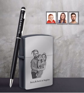 Kişiye Özel Yılbaşı Aile Karikatürlü Siyah Çakmak Kalem Hediye Seti Model-1 (Model 1)