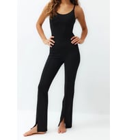 Kadın Moda İnce Askılı Geniş Paça Havuz Yaka Uzun Toparlayıcı İp Askılı Destekli Örme Spor Tulum (Siyah)