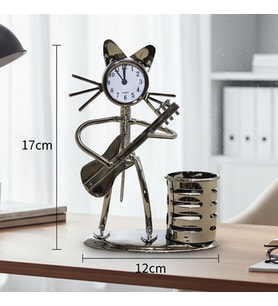 Metal Gitar Çalan Kedi Müzisyen Saat & Kalemlik – Dekoratif Masa Üstü Aksesuarı – 17x12 cm (Karışık)