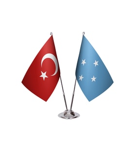 Mikronezya İkili Masa Bayrağı