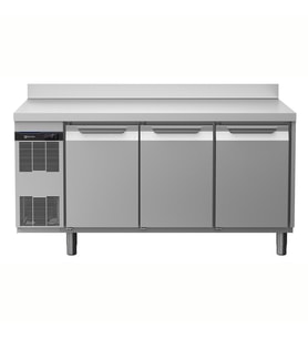Electrolux Professional EK3H3AAA Endüstriyel Tezgah Tipi Soğutucu, 3 Kapılı, -2°c/+10°c, Aısı 304 (r290), Sırtlı ,714659