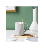 Geometrik Desenli Gold Kaşıklı Kapaklı Modern Seramik Kupa