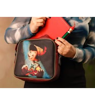 Pinokyo Tasarımlı Orta Boy Postacı Çanta / Bordo