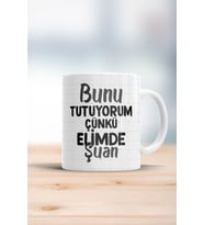 Bunu Tutuyorum Çünkü Elimde Şuan Kupa Bardak