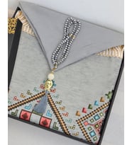 Çeyizlik Hediyelik Set – Kadife Kilim Desenli Seccade, Eşarp, Kristal Tesbih ve Özel Kutu (Gri)
