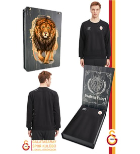 Galatasaray Orijinal Lisanslı Sıfır Yaka Siyah Sweat Gs Aslan Baskılı Hediyelik Ahşap Kutulu