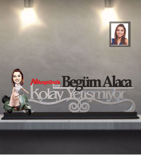 Kişiye Özel Vespa Motorcu Bayan Karikatürlü Kolay Yetişmiyor Ahşap Biblo  Mod-1