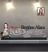 Kişiye Özel Vespa Motorcu Bayan Karikatürlü Kolay Yetişmiyor Ahşap Biblo  Mod-1
