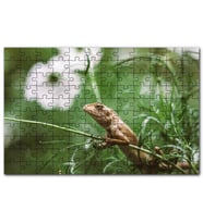 Cakapuzzle Yeşil Dallar Arasındaki İguana Flu Arkaplan Puzzle Yapboz MDF (Ahşap) (120 Parça)