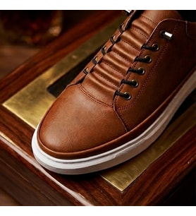 Beyaz Tabanlı Retro Sneaker
