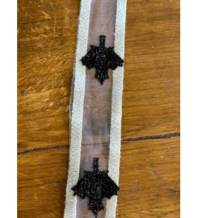 EN 4 CM BEYAZ TÜL SİYAH YAPRAKLI ŞERİT BORDÜR DİKİŞ APLİKE AKSESUARI (1METRE)