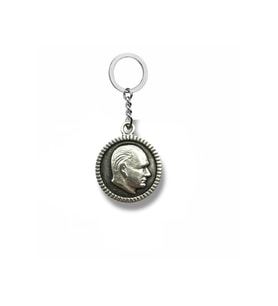 Atatürk Madalyon Figürlü Gümüş Renk Unisex Anahtarlık – Metal Kabartmalı Aksesuar