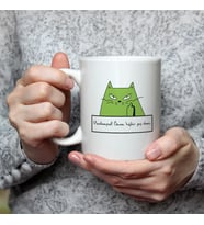 Unutmayın!! Bana Hiçbir Şey Olmaz Yeşil Kedi Baskılı Beyaz Kupa