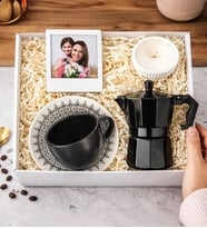 Kadınlara Özel Fotoğraflı Çerçeve Mum Moka Pot Ve Fincan Seti