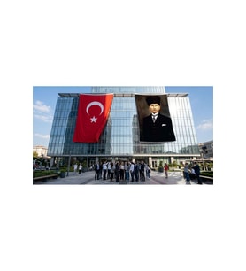 Kalpaklı Mustafa Kemal Atatürk Poster Bayrak ve Türk Bayrağı Premium Raşel Kumaş 2'li Set 10x15 metre ATA26